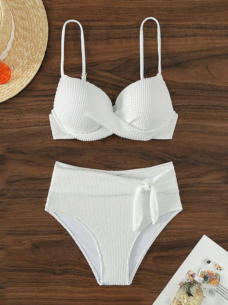 Effortlessly Elegant Bikini with a Timeless Design