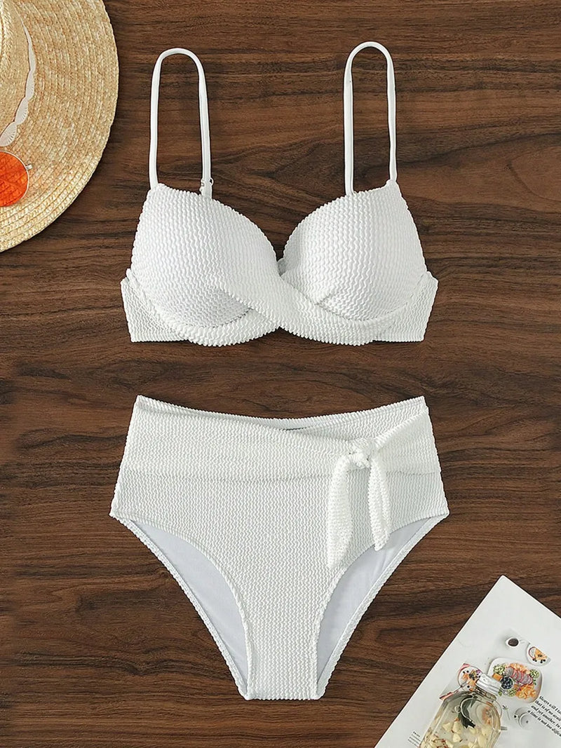 Effortlessly Elegant Bikini with a Timeless Design