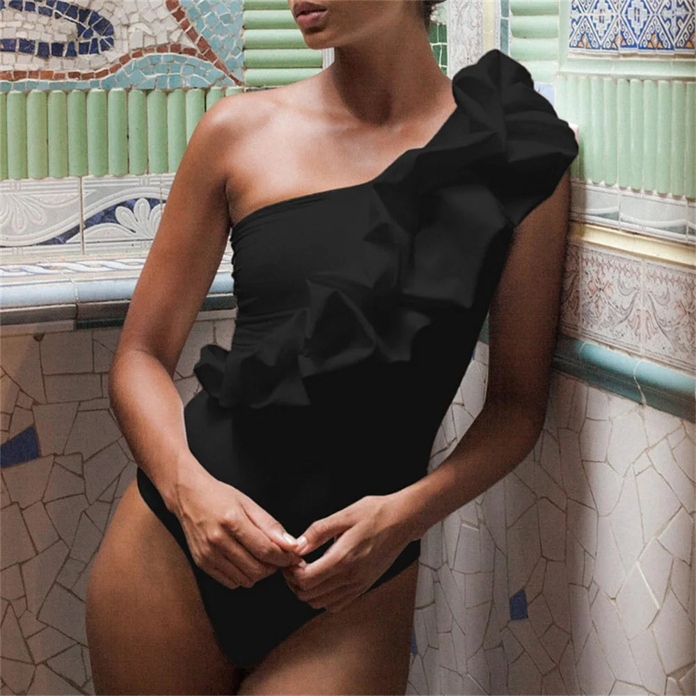 Effortlessly Elegant Bathing Suit with a Timeless Design