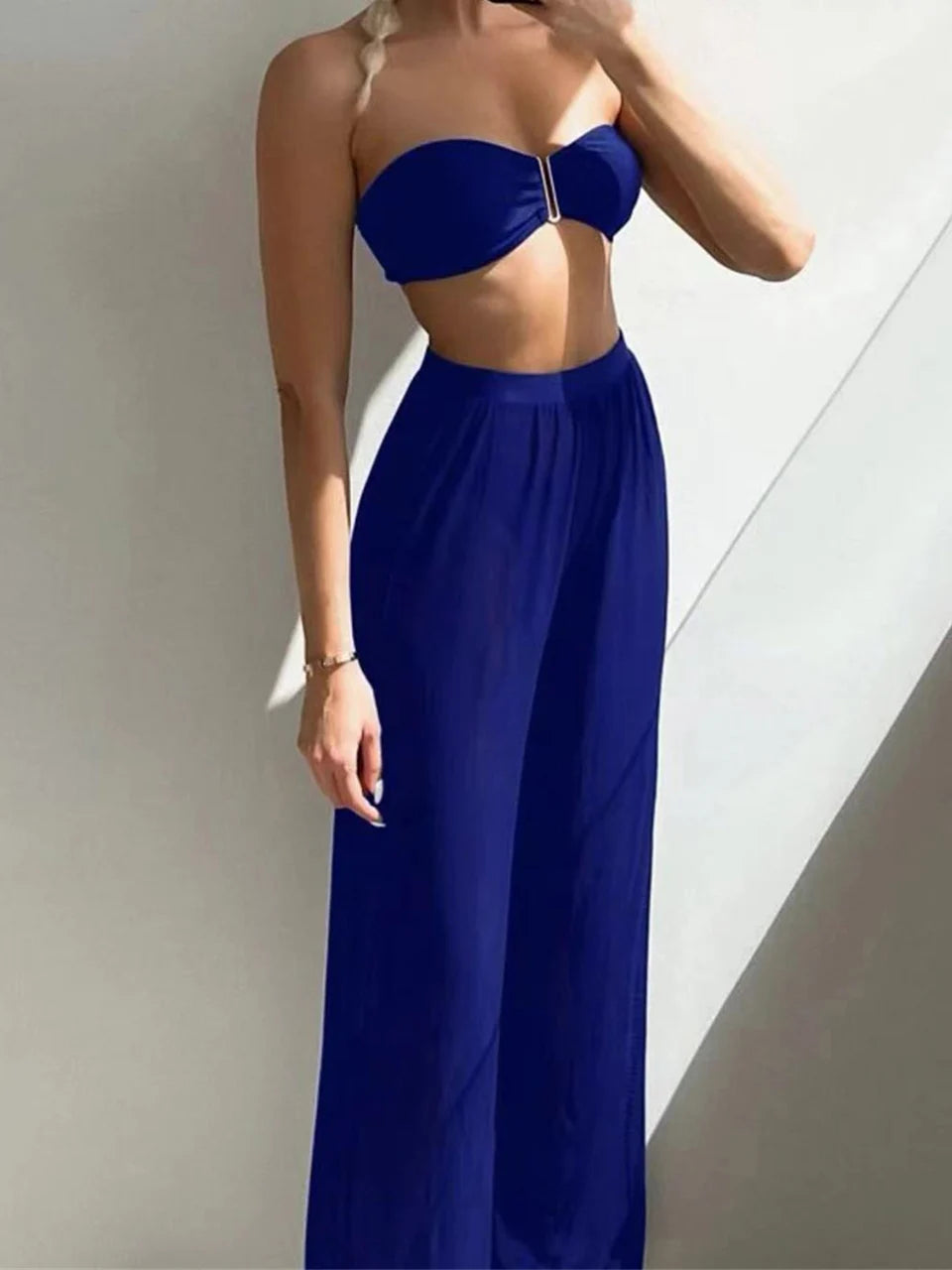 Casually Elegant Pants with a Refined Edge