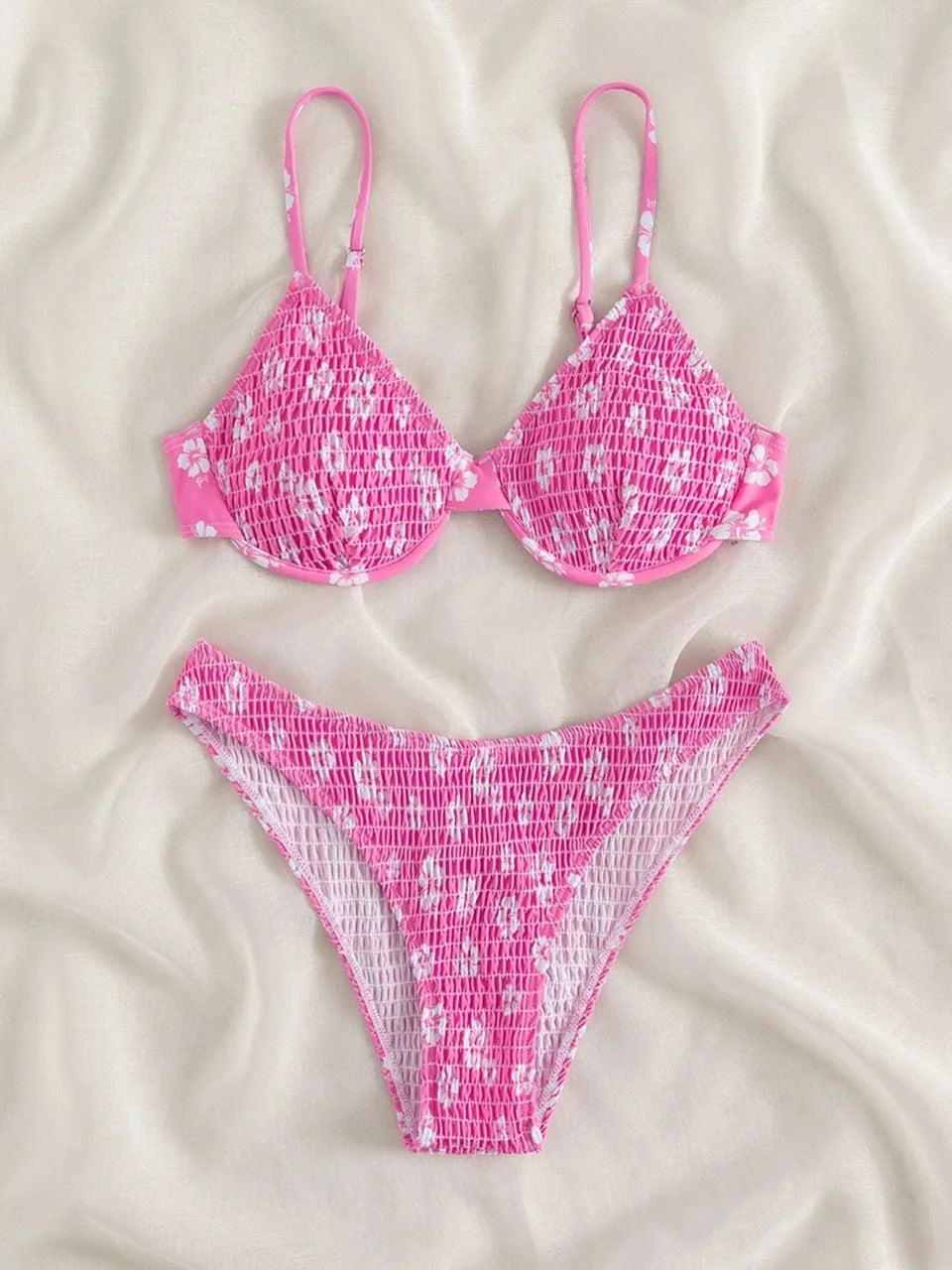 Effortlessly Elegant Bikini with a Timeless Design
