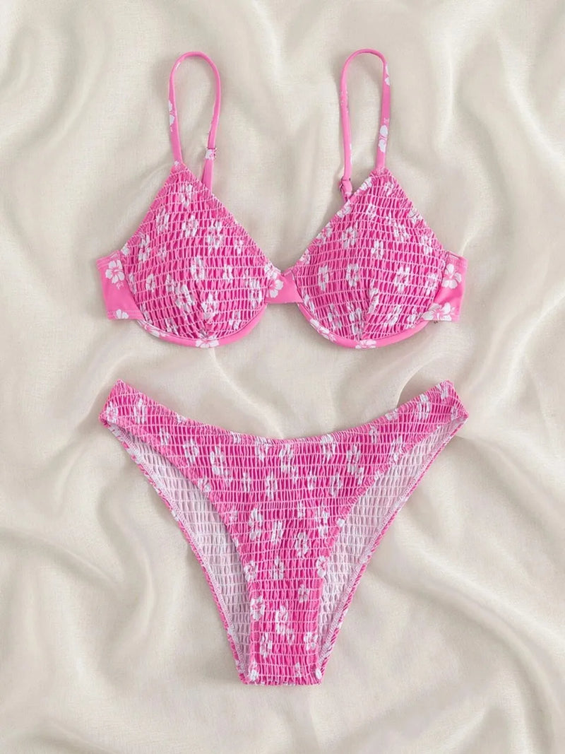 Effortlessly Elegant Bikini with a Timeless Design