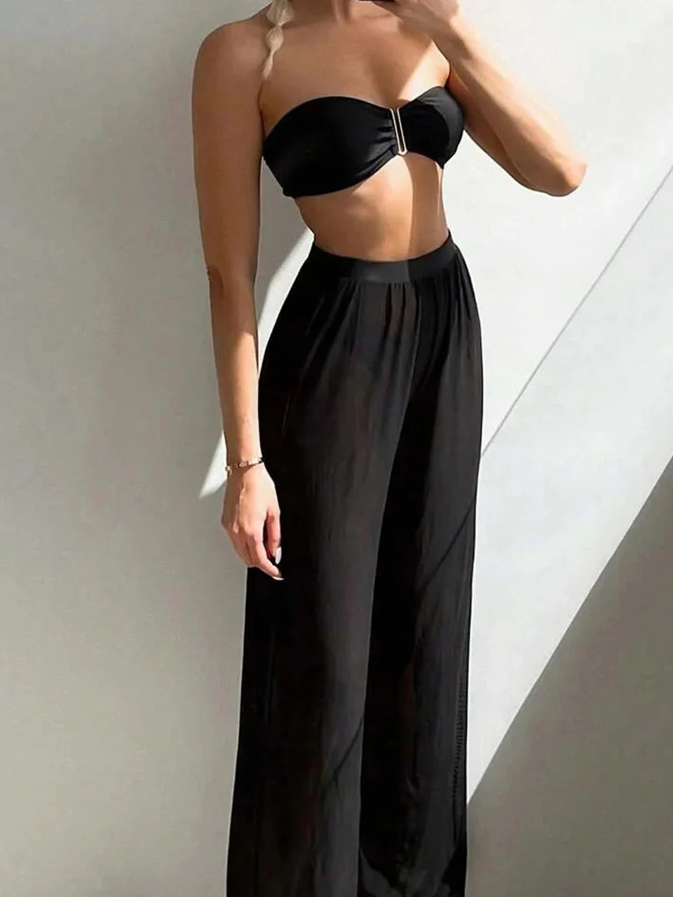 Casually Elegant Pants with a Refined Edge