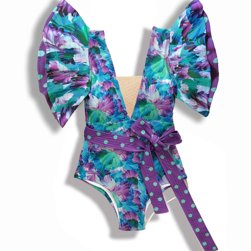 Effortlessly Elegant Bathing Suit with a Timeless Design