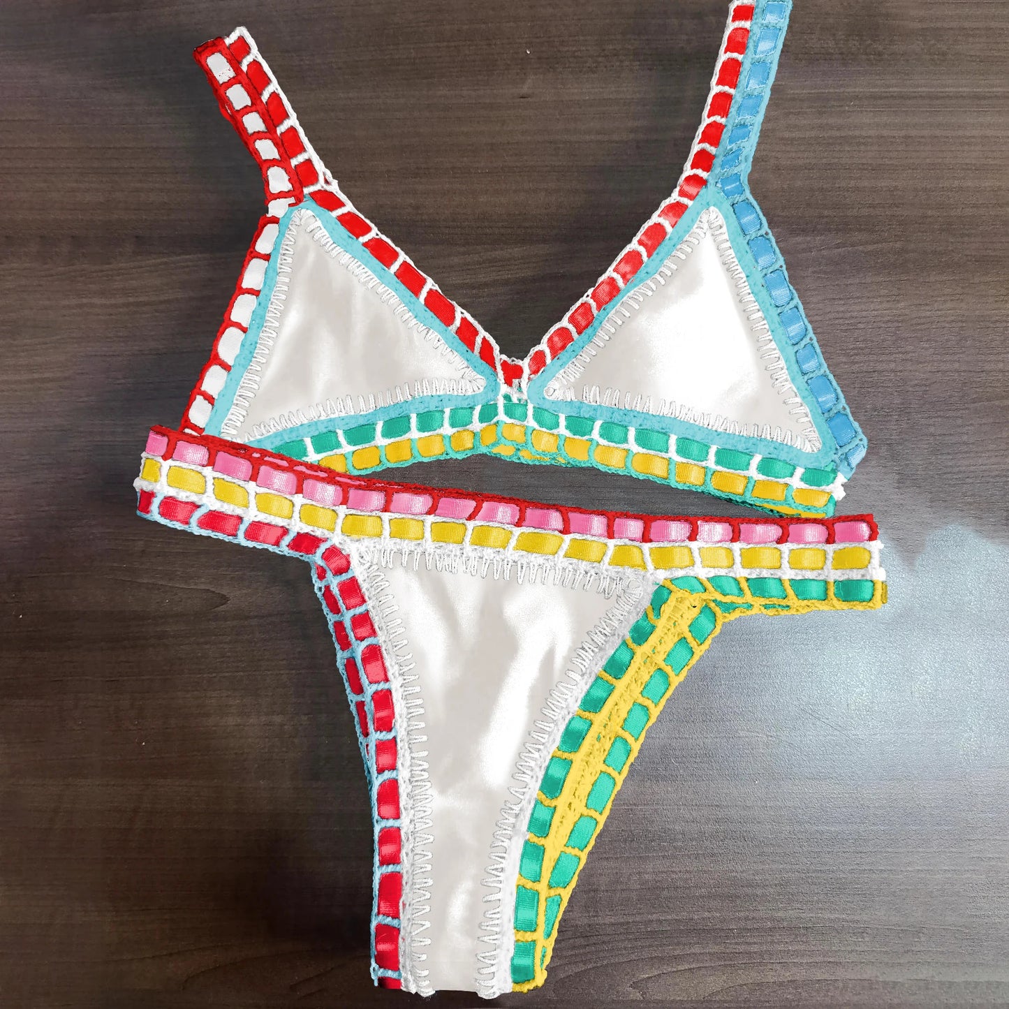 Effortlessly Elegant Bikini with a Timeless Design