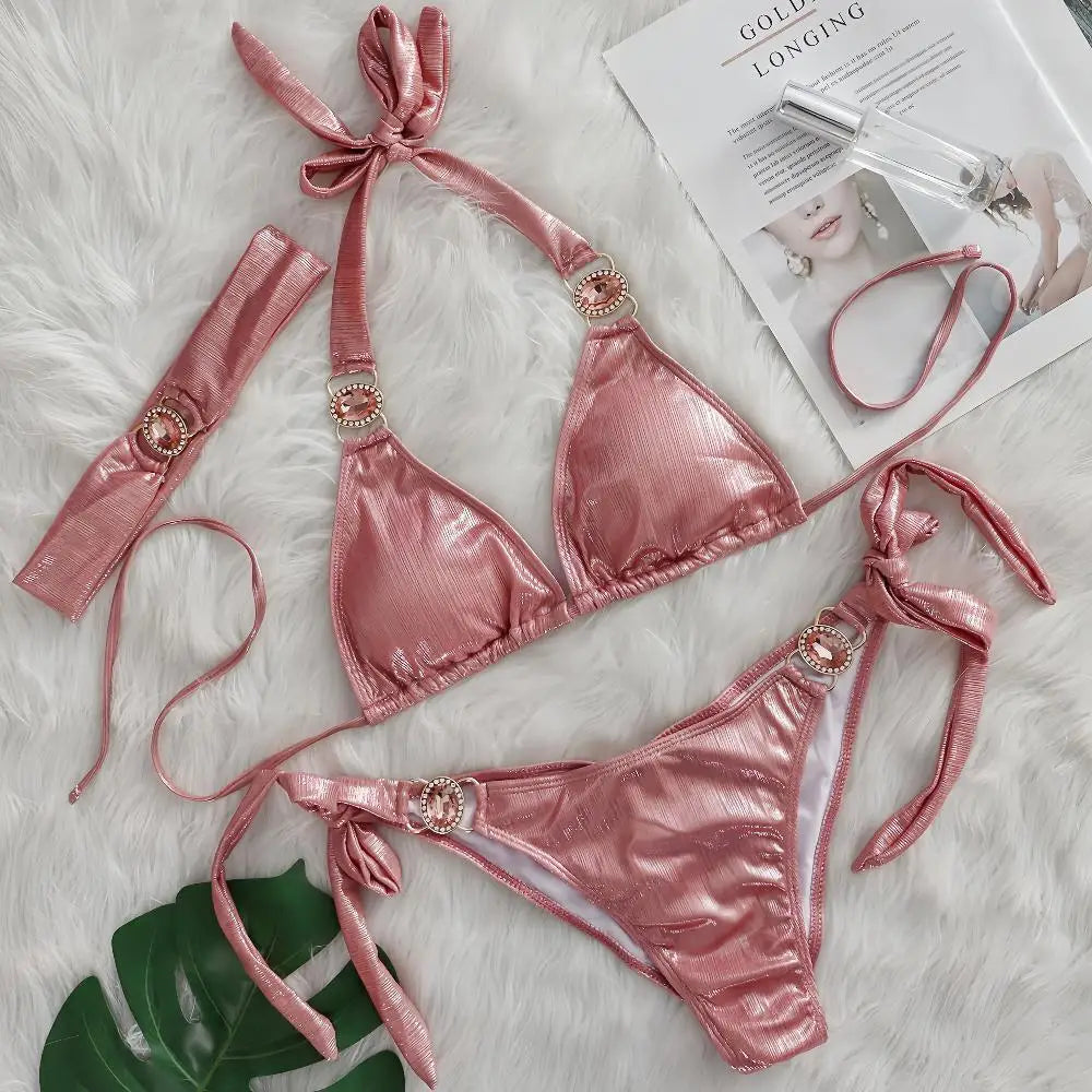 Effortlessly Elegant Bathing Suit with a Timeless Design