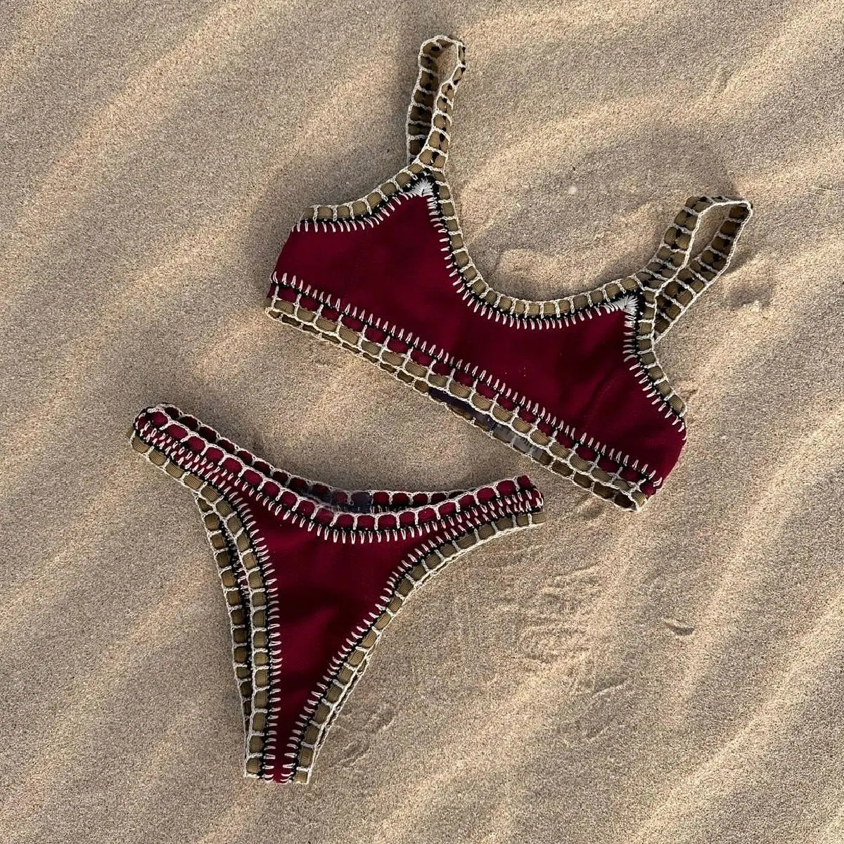 Effortlessly Elegant Bikini with a Timeless Design
