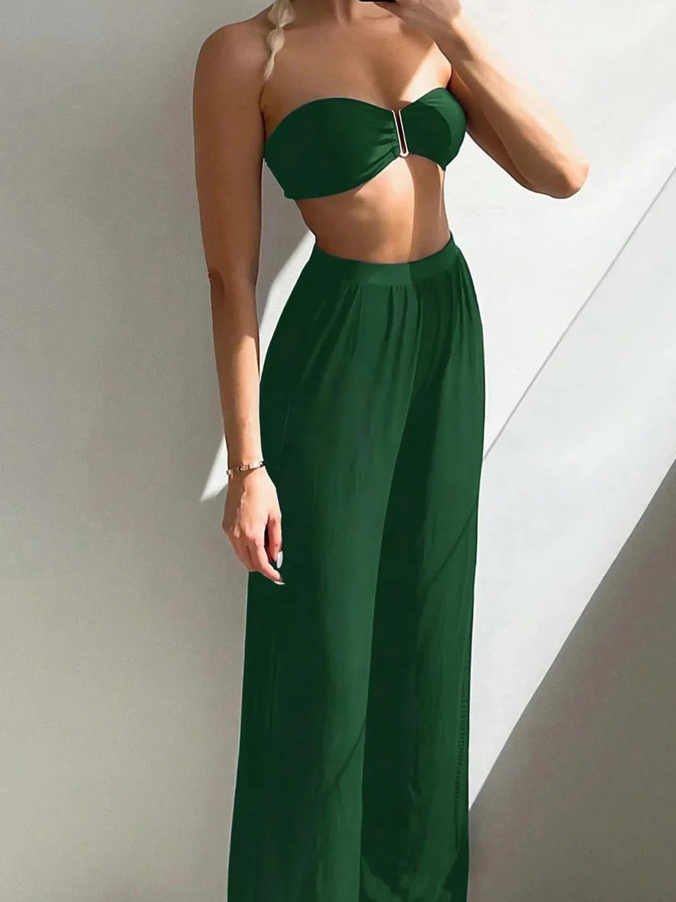 Casually Elegant Pants with a Refined Edge