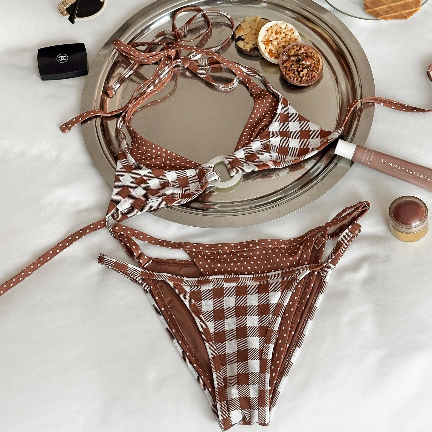 Effortlessly Elegant Bathing Suit with a Timeless Design