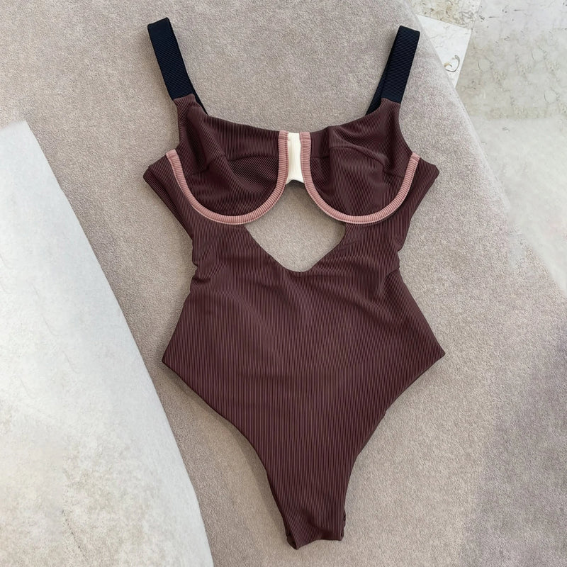 Effortlessly Elegant Bikini with a Timeless Design