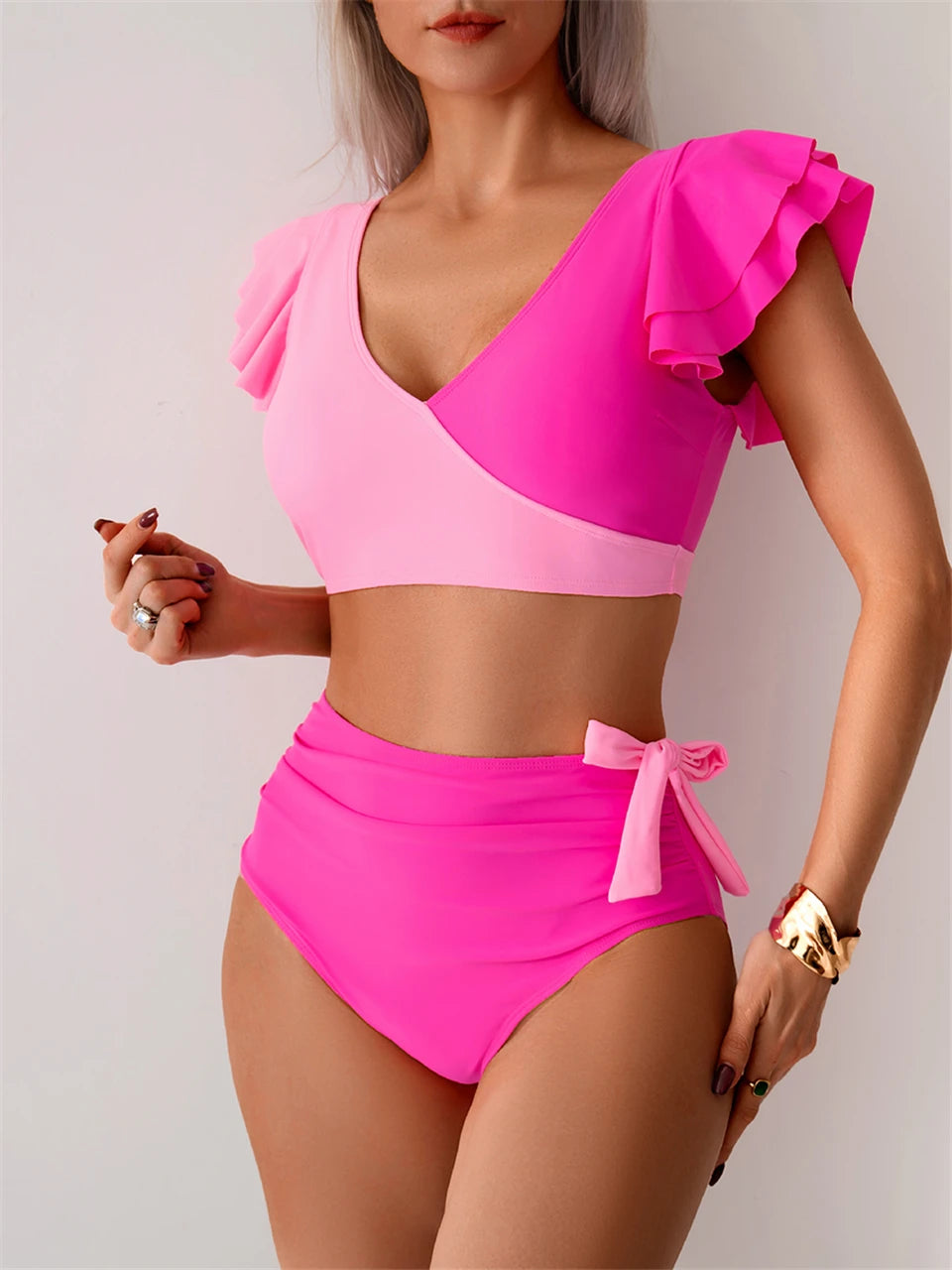 Effortlessly Elegant Bikini with a Timeless Design