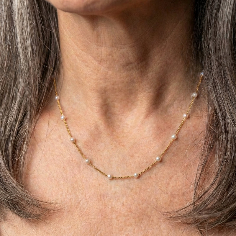 Small Pearl Necklace in Gold