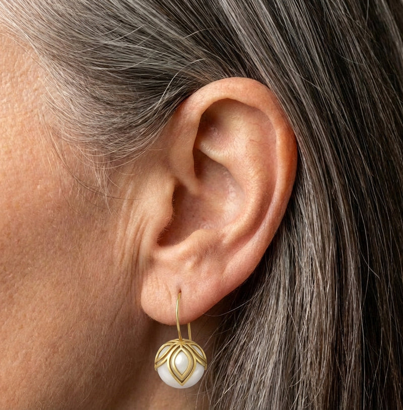 Vintage Elegant Flower Gold Hook Earrings