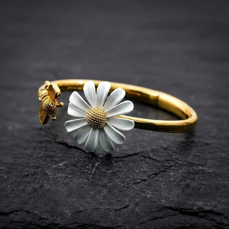 Vintage Gold Daisy & Bee Bracelet