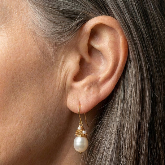 Charming Gold Set Earrings For Any Occasion