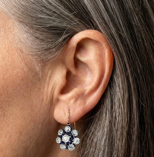 A Rounded Bright Flower Earrings Set