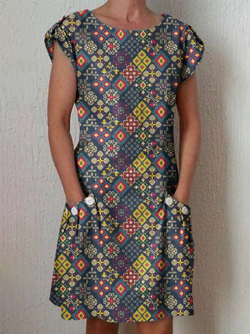 Beautifully Finished Dress in a Timeless Design