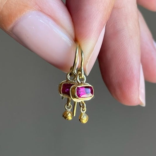 Red Square Glass Gold Earrings