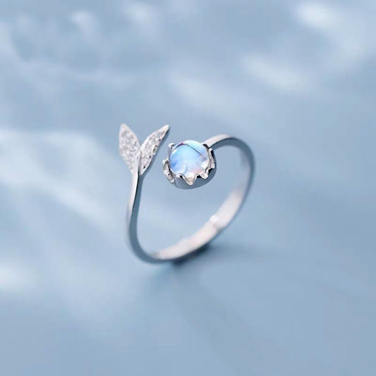Dolphin Tail Adjustable Ring In Silver And Blue Zirconia